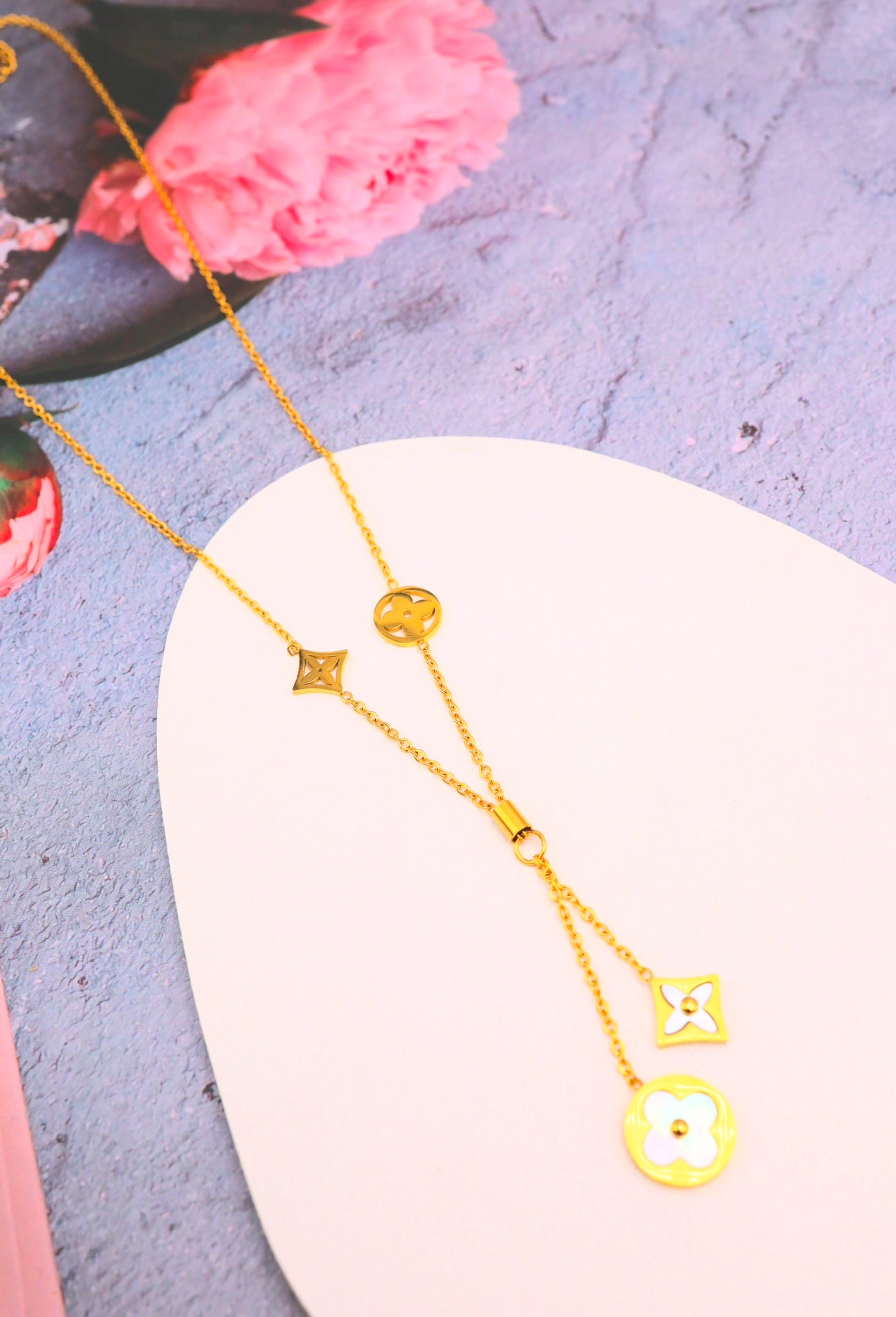 Collier Cassis