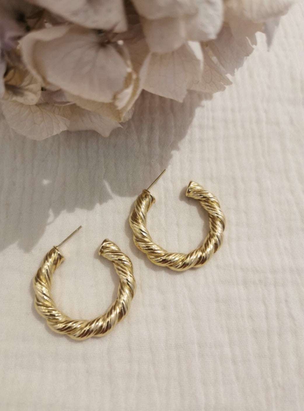 Boucles d’oreilles anneaux torsadés