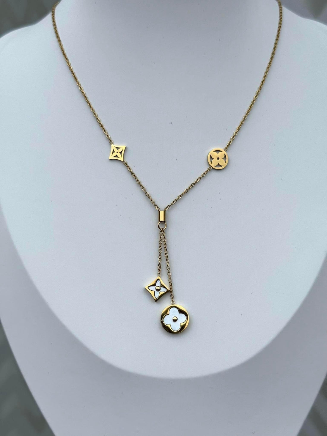 Collier Cassis