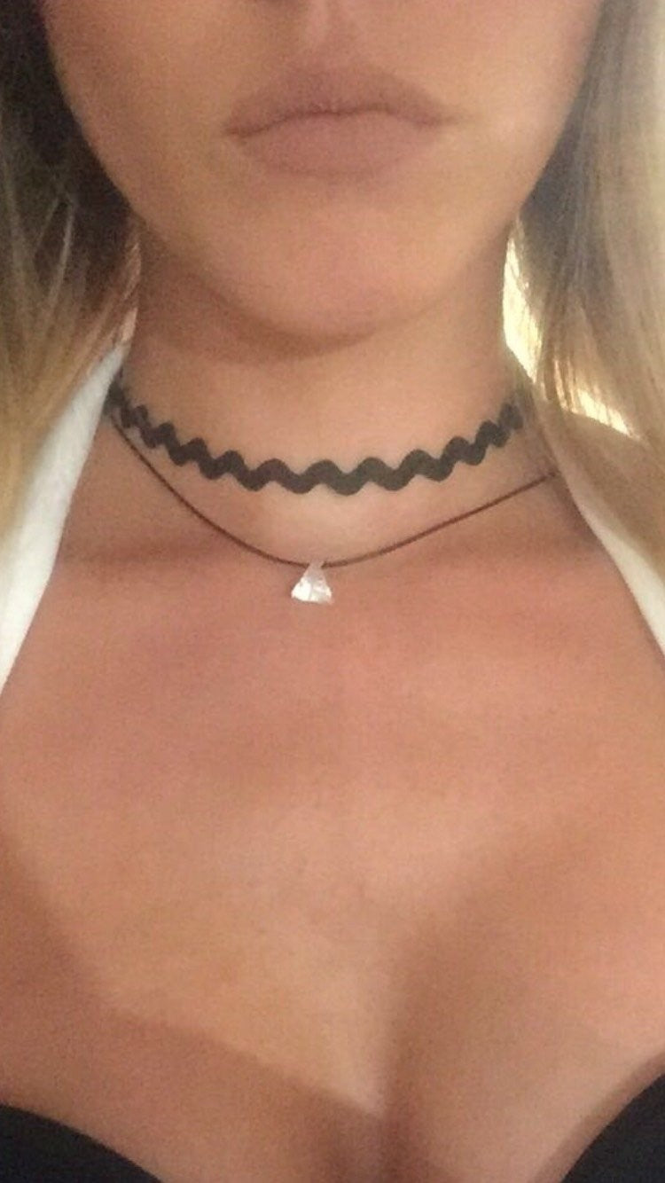 Ras de coup avec diamant triangle